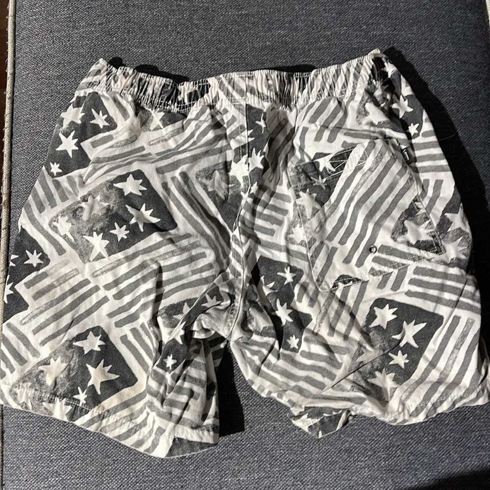 Vans OFF THE WALL Men’s Shorts. Size Small - Picture 2 of 3